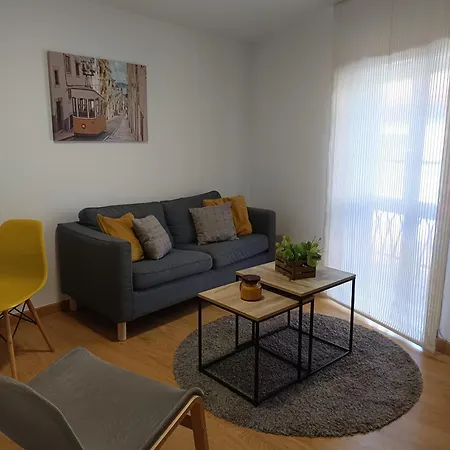 Piso Muy Luminoso En Zona Vieja 아파트